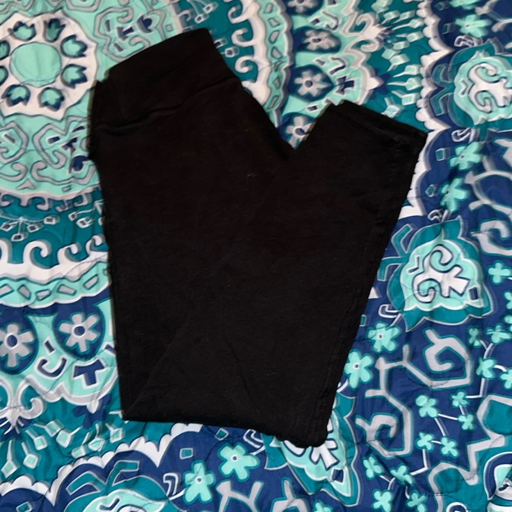 Members Mark thick leggings. Very comfortable. Size large. No rips or holes.